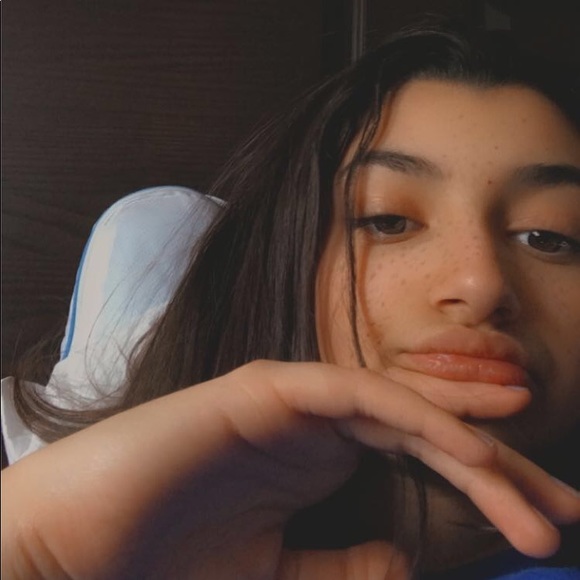 Meet your Posher, Julia - Picture 1 of 1